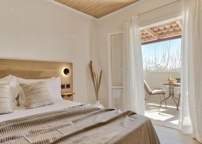 Santa Maroma Rooms & Houses
