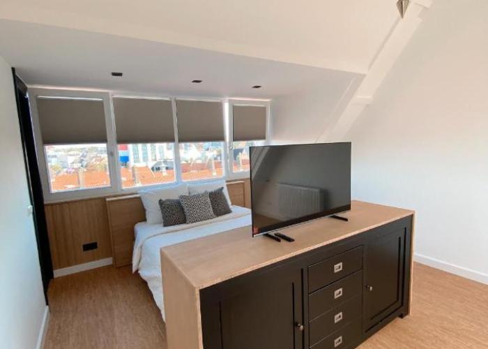 LONG BEACH ROOMS 3