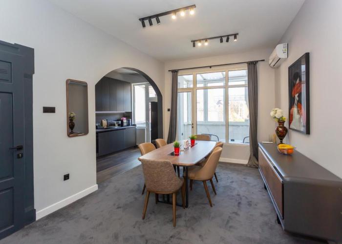 Urban Elegance Apartment