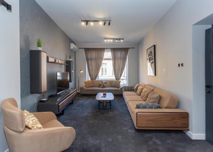 Urban Elegance Apartment