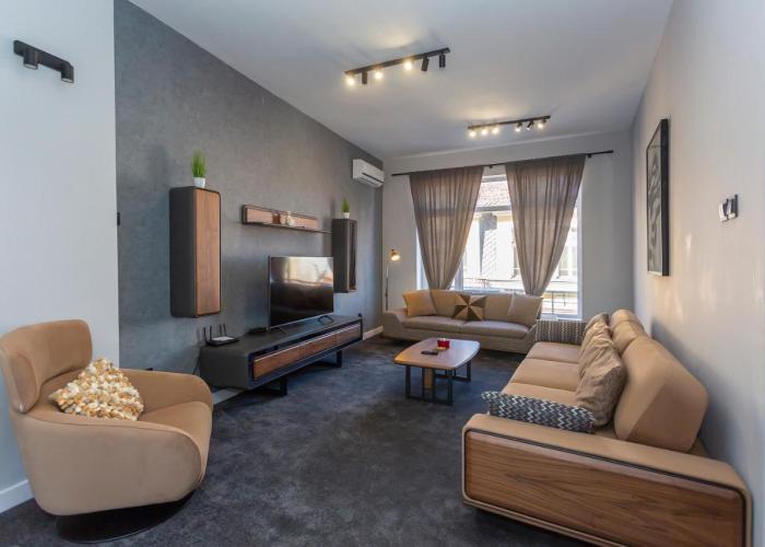 Urban Elegance Apartment