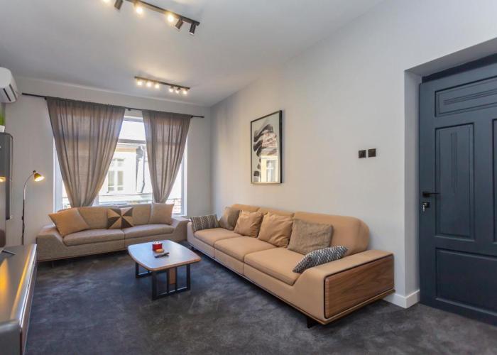 Urban Elegance Apartment
