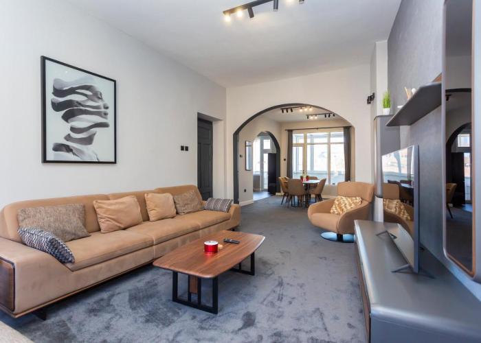 Urban Elegance Apartment