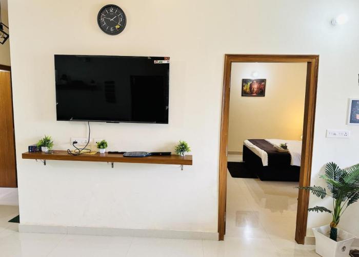 ZoomStay - 3BHK Apartments