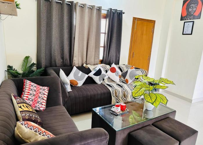 ZoomStay - 3BHK Apartments