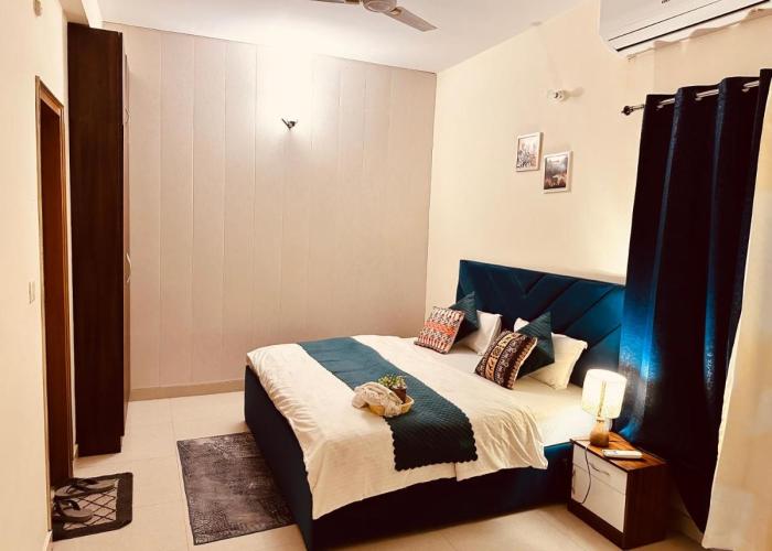 ZoomStay - 3BHK Apartments