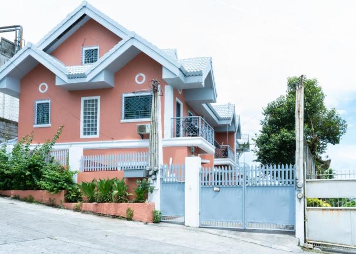 Tagaytay Overlooking Taal. Free Parking Fast Wi-Fi