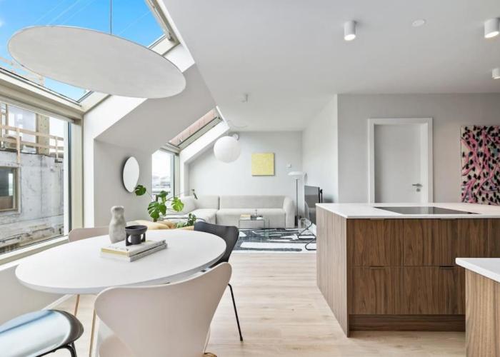 Skylight Lux 3BR/2BA City Center with Free Parking