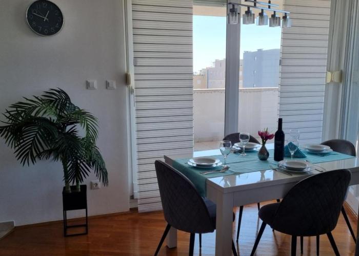 Apartment Domino