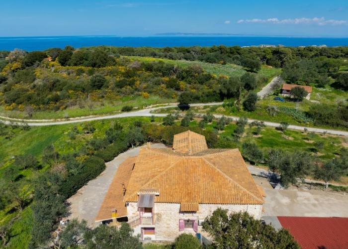 Mirabilia Loft - Amazing Views and Steps from Banana Beach