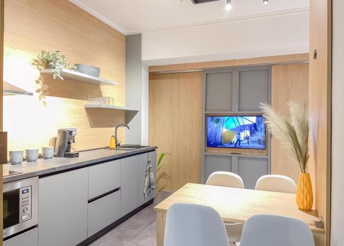 Stylish City Center Apartment by NDK