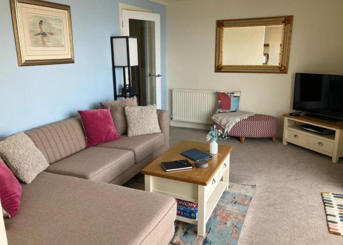 Crows Nest Apartment, at Clipper House with free onsite allocated parking