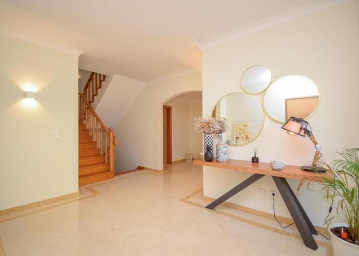 Luxurious 4-bedroom golf villa with private pool