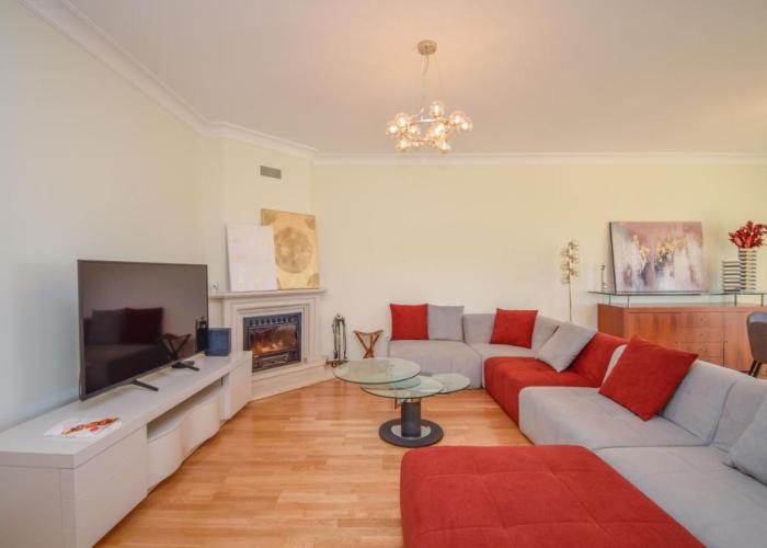 Luxurious 4-bedroom golf villa with private pool