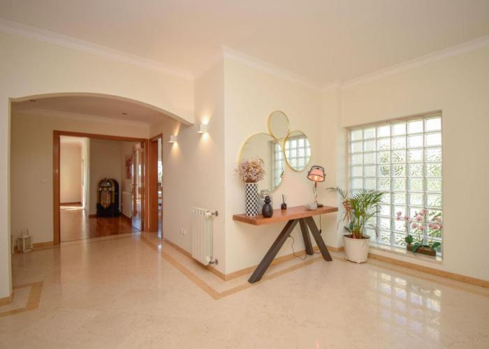 Luxurious 4-bedroom golf villa with private pool