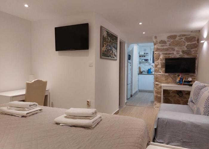 2024 Newly Renovated Apt-5 min Walk to Split Old Town
