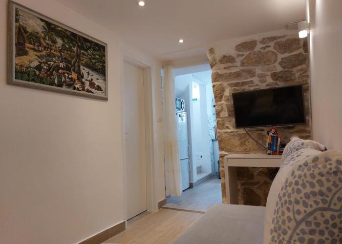 2024 Newly Renovated Apt-5 min Walk to Split Old Town