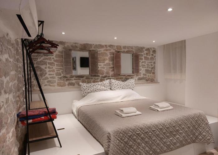 2024 Newly Renovated Apt-5 min Walk to Split Old Town