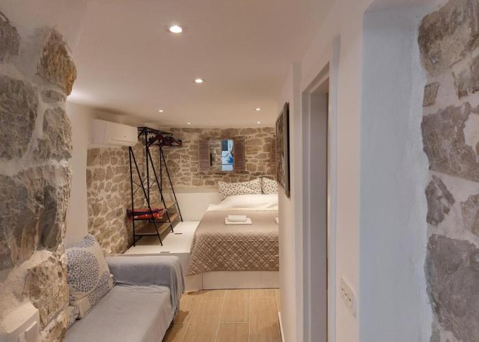 2024 Newly Renovated Apt-5 min Walk to Split Old Town