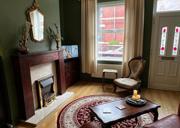 Robin’s Hollow: 2BD Home Near Wrexham AFC
