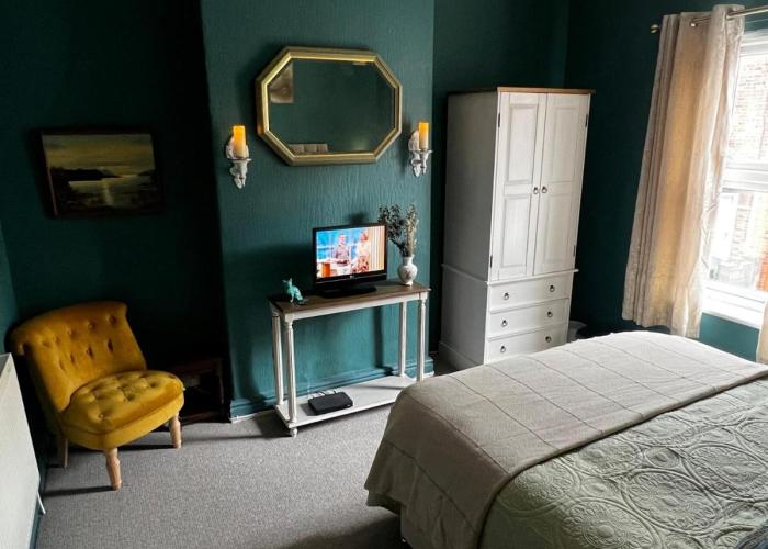 Robin’s Hollow: 2BD Home Near Wrexham AFC