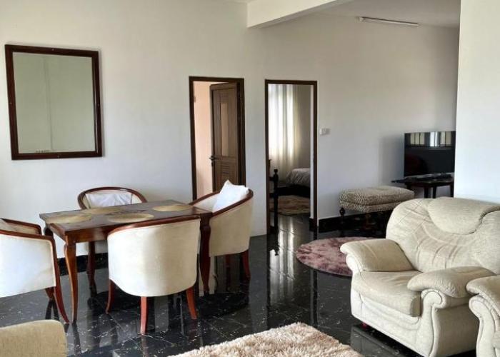 Cozy Apartment with Pool & 10 mins walk to Beach