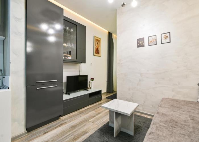 Tsar Simeon 65 Studio (With Parking space)
