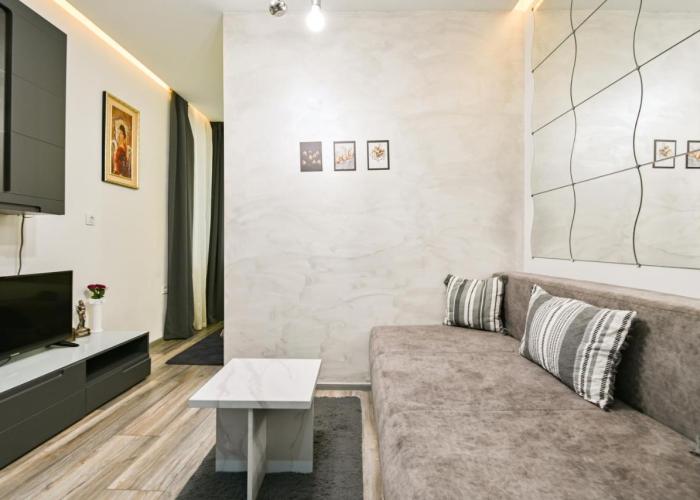 Tsar Simeon 65 Studio (With Parking space)