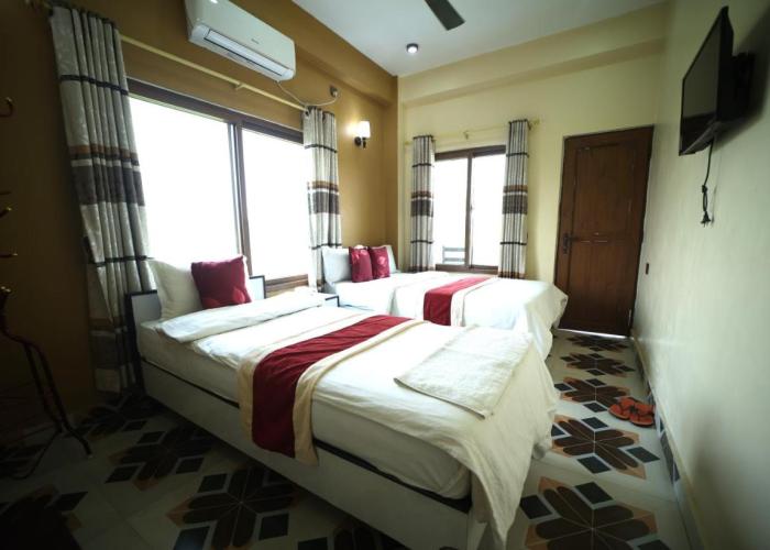 Hotel Flycatcher Chitwan- A jungle Safari Home