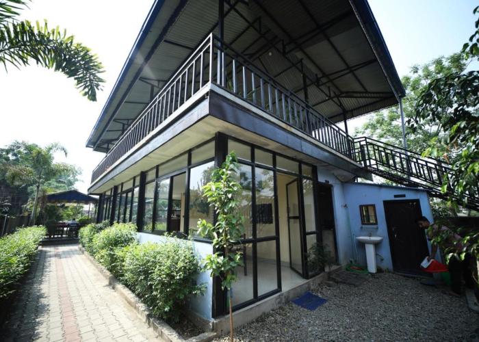 Hotel Flycatcher Chitwan- A jungle Safari Home