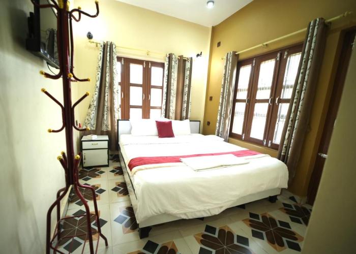 Hotel Flycatcher Chitwan- A jungle Safari Home