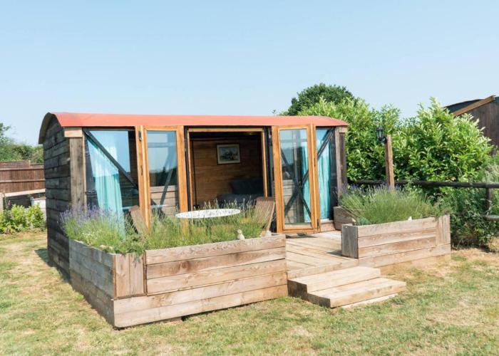 Swallowfield Glamping-Station Master