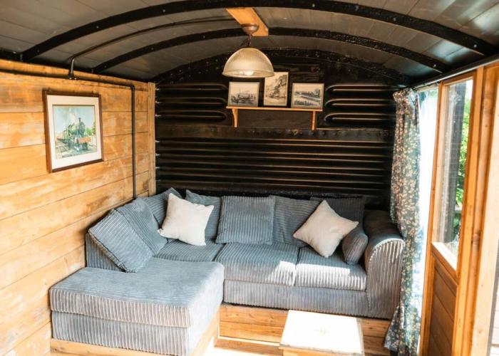 Swallowfield Glamping-Station Master