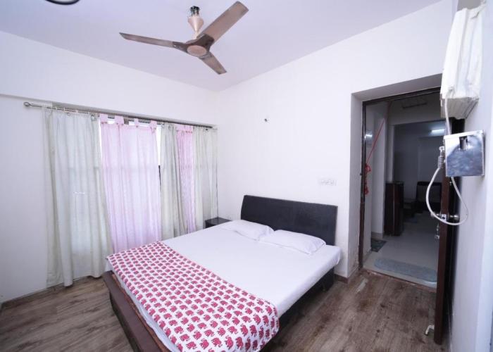 Aarya Stays- 1BHK near Jupiter Hospital