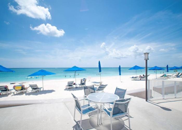 Seven Mile Beach Luxury 3BR Condo- Best Rates!