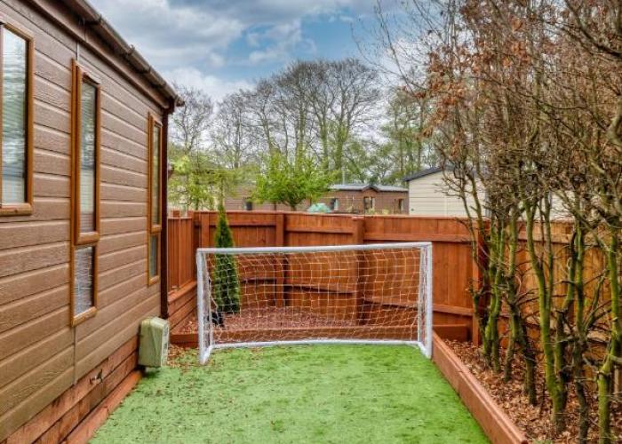 Family Luxury York Cabin Retreat with hot tub