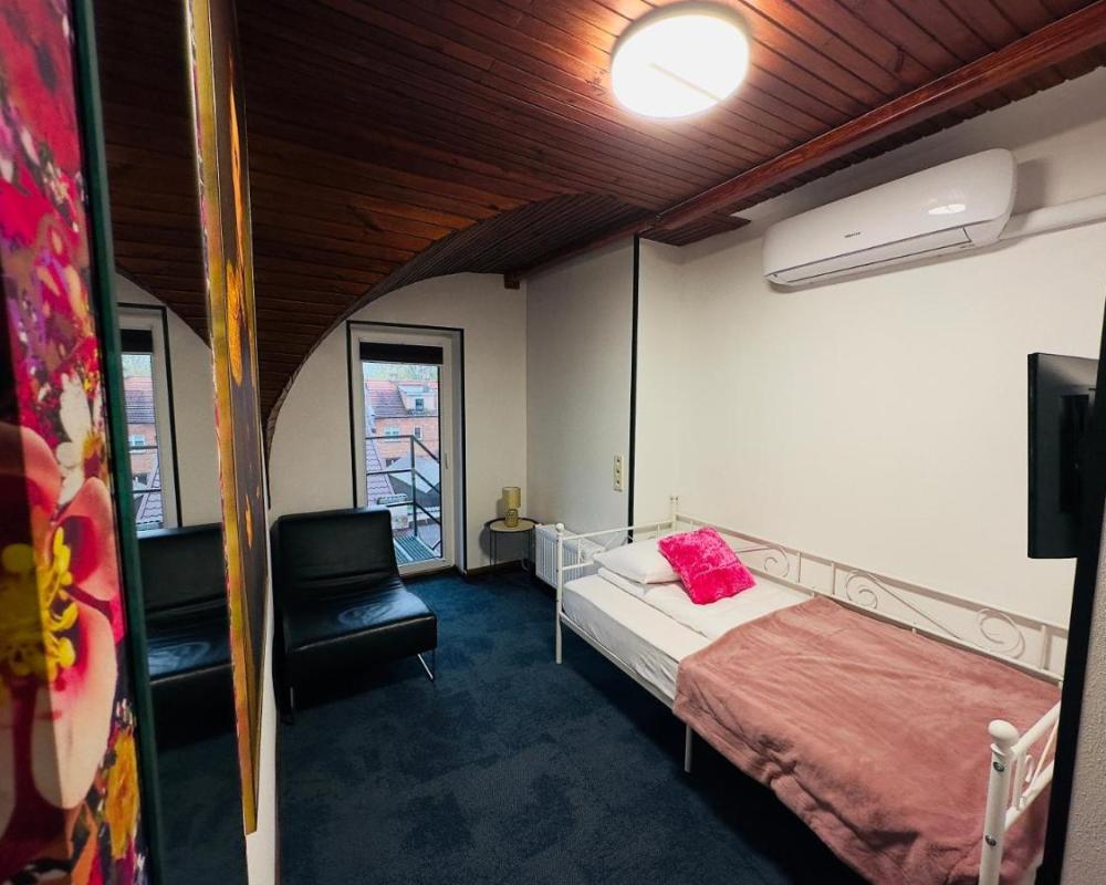 фото Broken bed hootel