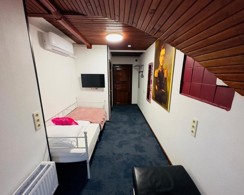 фото Broken bed hootel