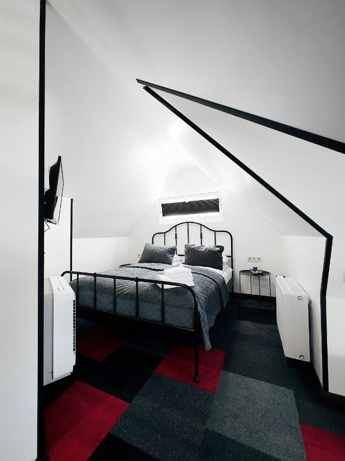фото Broken bed hootel