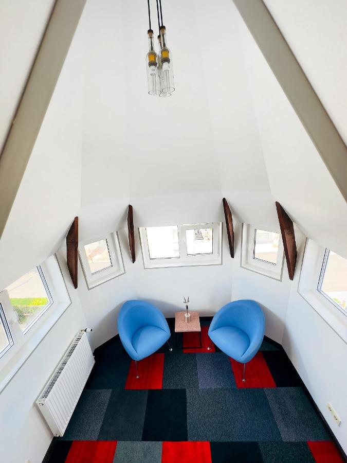 фото Broken bed hootel