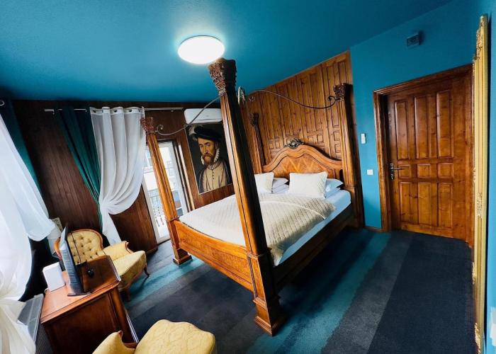 Broken bed hootel