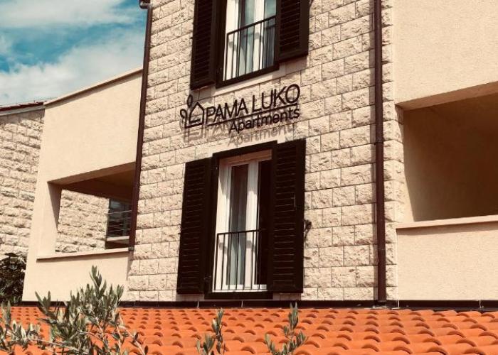 PAMA LUKO Apartment 100m from Beach, Tennis court & Gym, FREE Parking