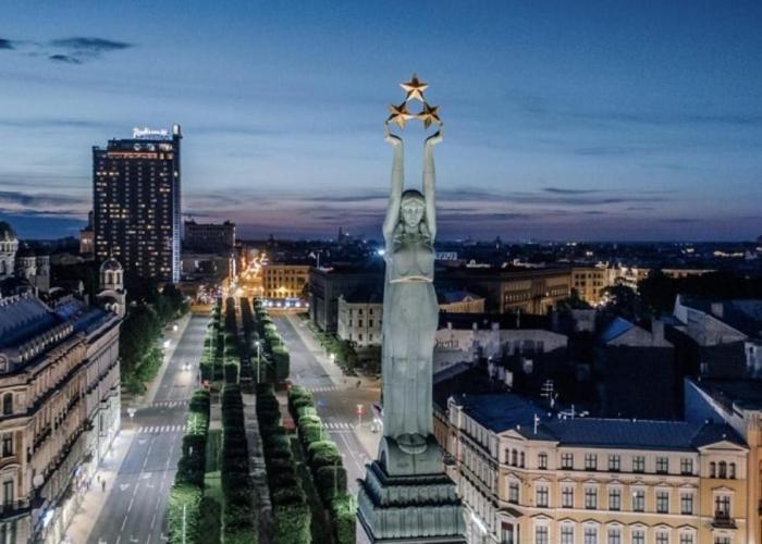 Old Riga over the river, Free parking, up to 4ppl. Self Check-in\out