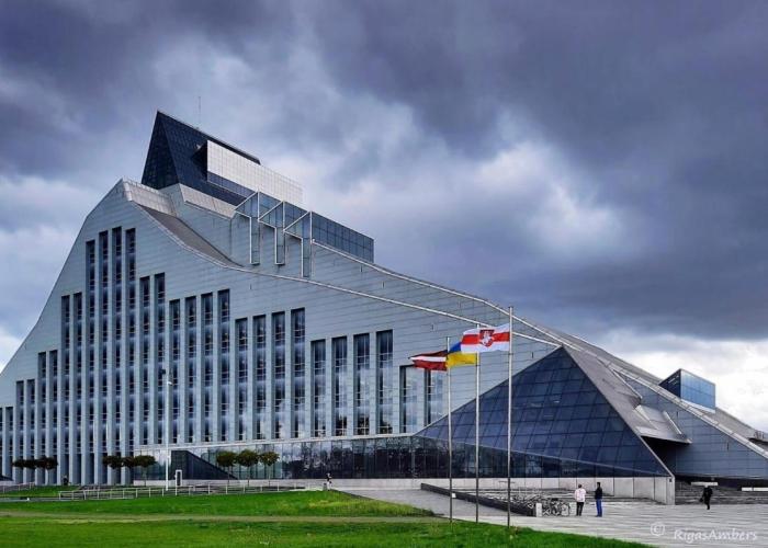 Old Riga over the river, Free parking, up to 4ppl. Self Check-in\out