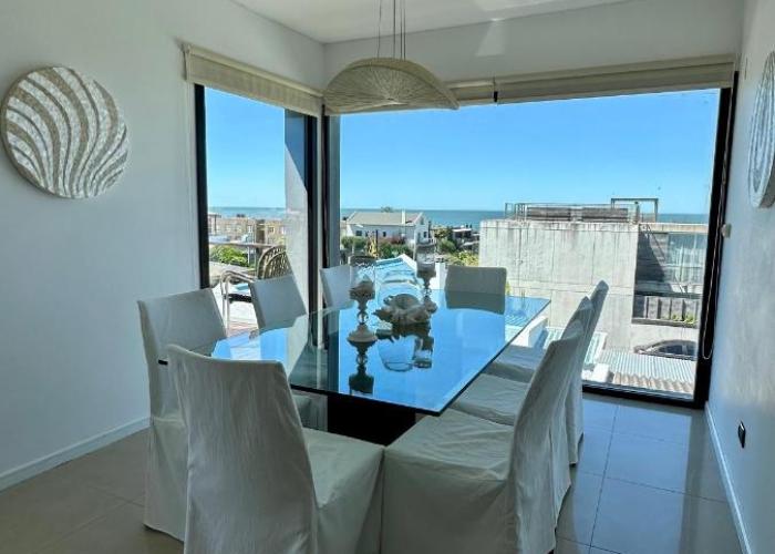 Amplio duplex al mar en manantiales