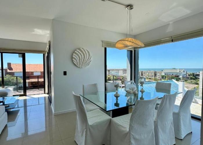 Amplio duplex al mar en manantiales