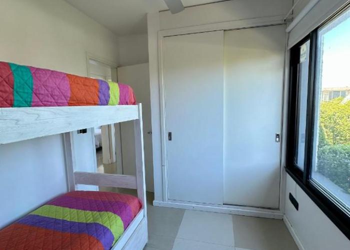 Amplio duplex al mar en manantiales