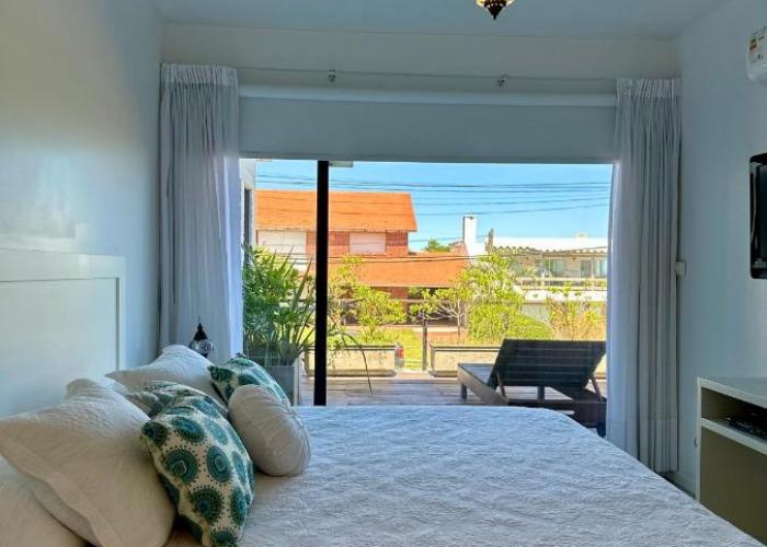 Amplio duplex al mar en manantiales