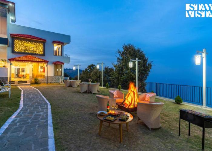 StayVista at The Hush Escape-Valley View 5BHK Luxury villa in Arki