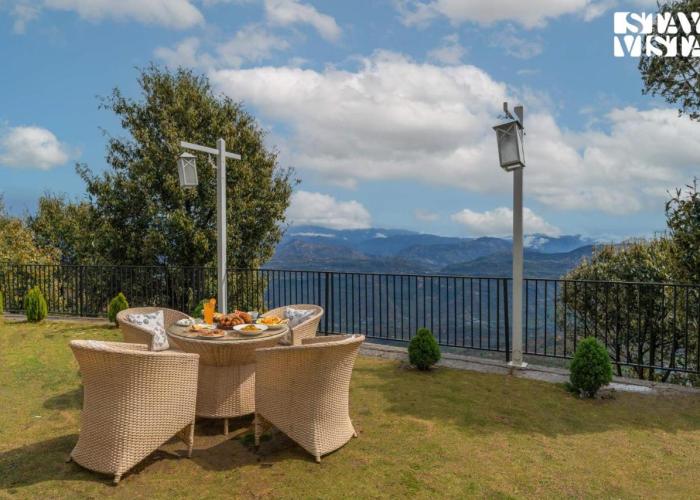 StayVista at The Hush Escape-Valley View 5BHK Luxury villa in Arki
